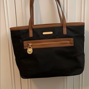 MICHAEL KORS BLACK & BROWN KEMPTON TOTE